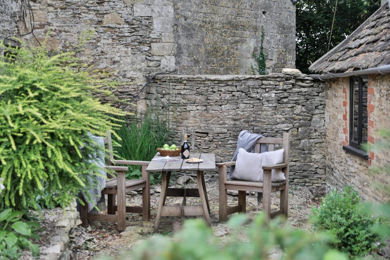 The Bothy Beverston Castle Tetbury Bagian luar foto